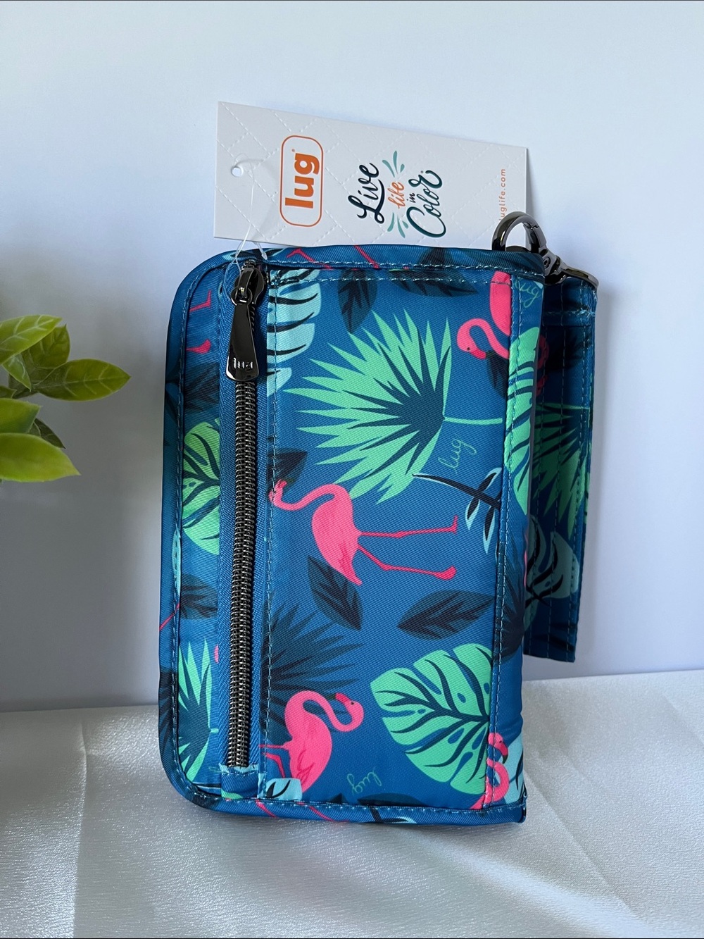 LUG - ** NWOT ** - Legacy Collection Tandem SE RFID Wallet in Flamingo Blue - Picture 2 of 7